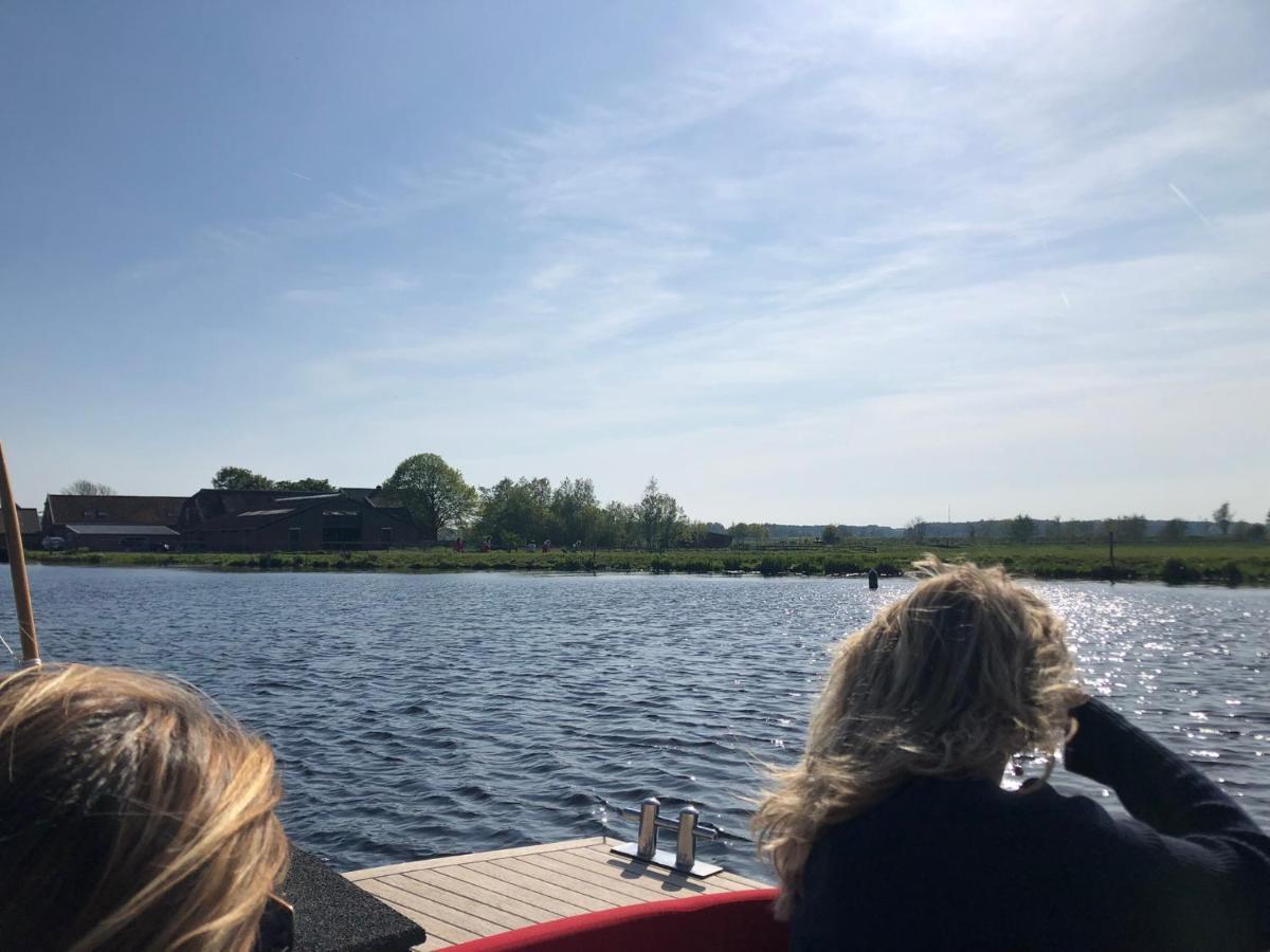 Guesthouse Bednboot Met Terras Aan Het Water Rijpwetering Екстериор снимка